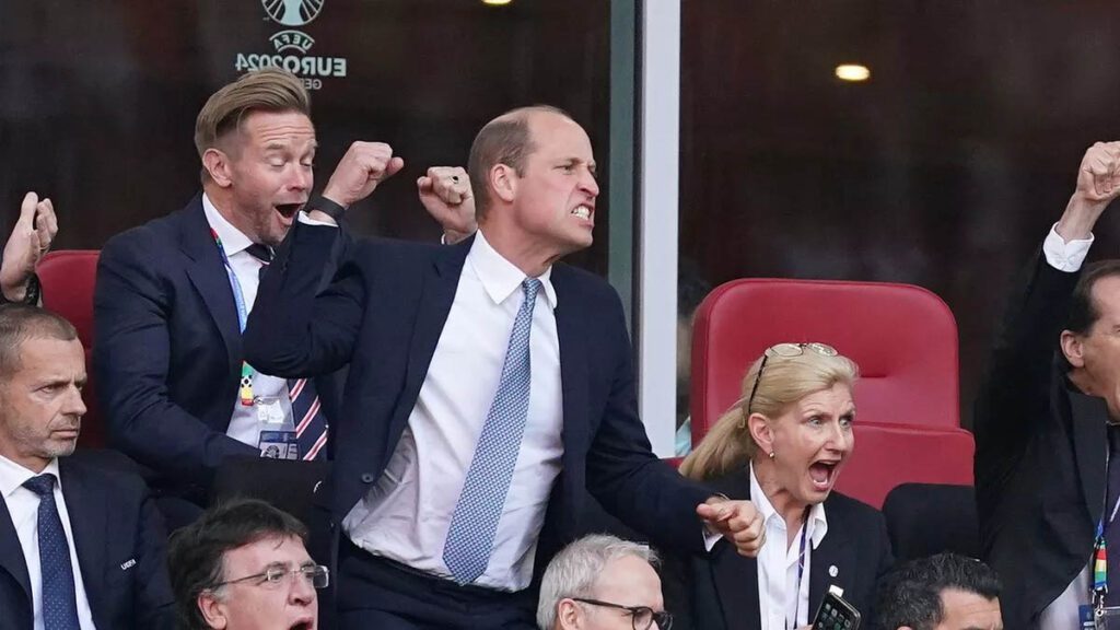 Fans watching live soccer matches at Warung Sports Bar in Denpasar with Balinese snacks and cold drinks.